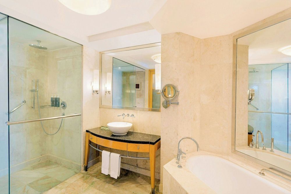The Westin Dhaka Twin Room, 2 Twin Beds, City View, Poolside 5