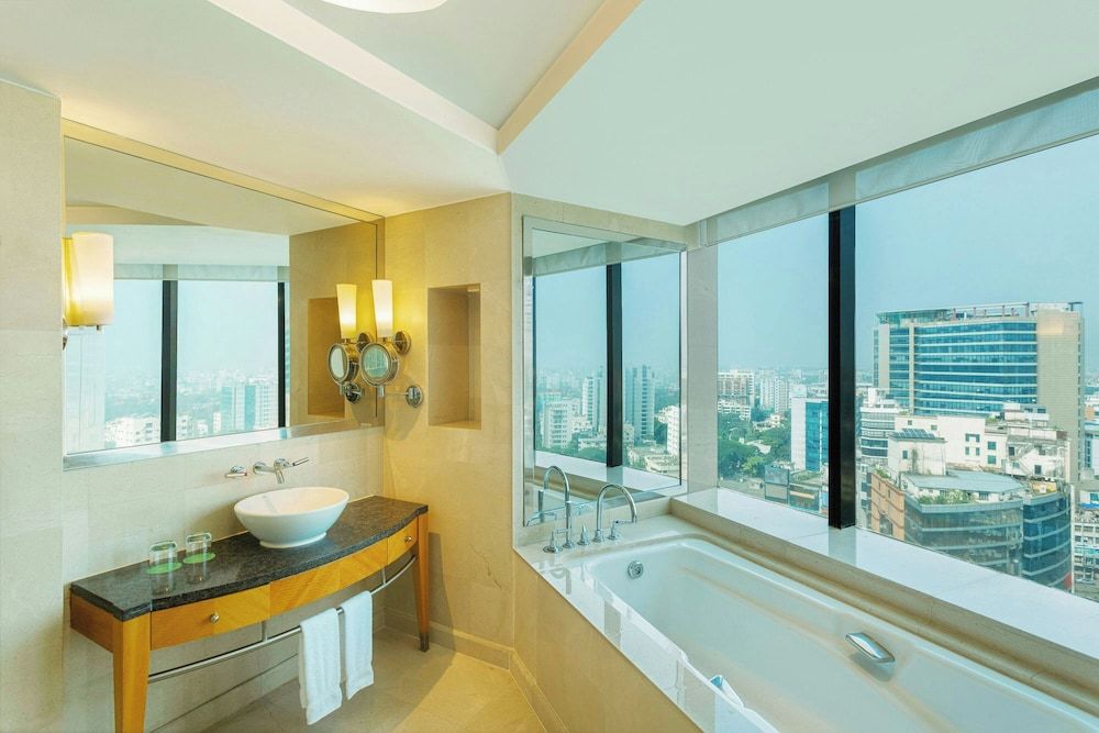 The Westin Dhaka Twin Room, 2 Twin Beds, City View, Poolside 6