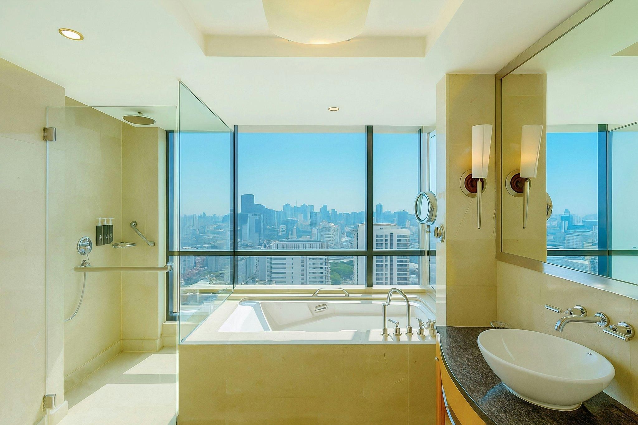 Junior Suite, 1 King, City view, Poolside