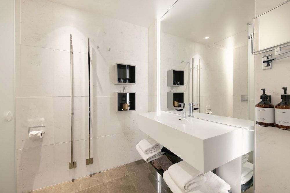 THE THIEF Standard Room 5