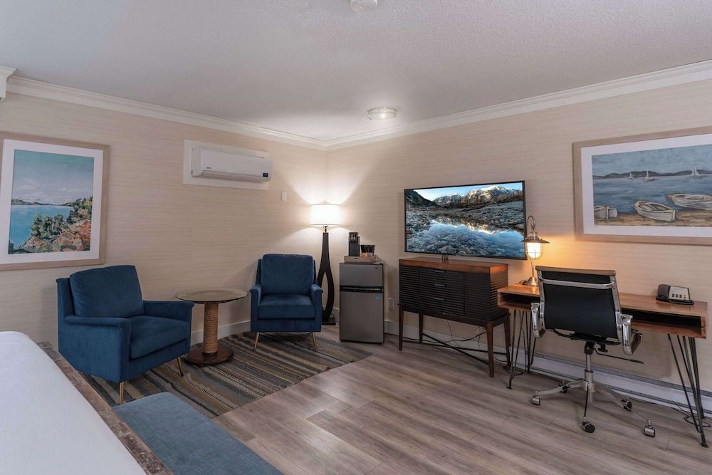 Prestige Beach House, WorldHotels Crafted Standard Room, 1 King Bed, Non Smoking, Balcony 6