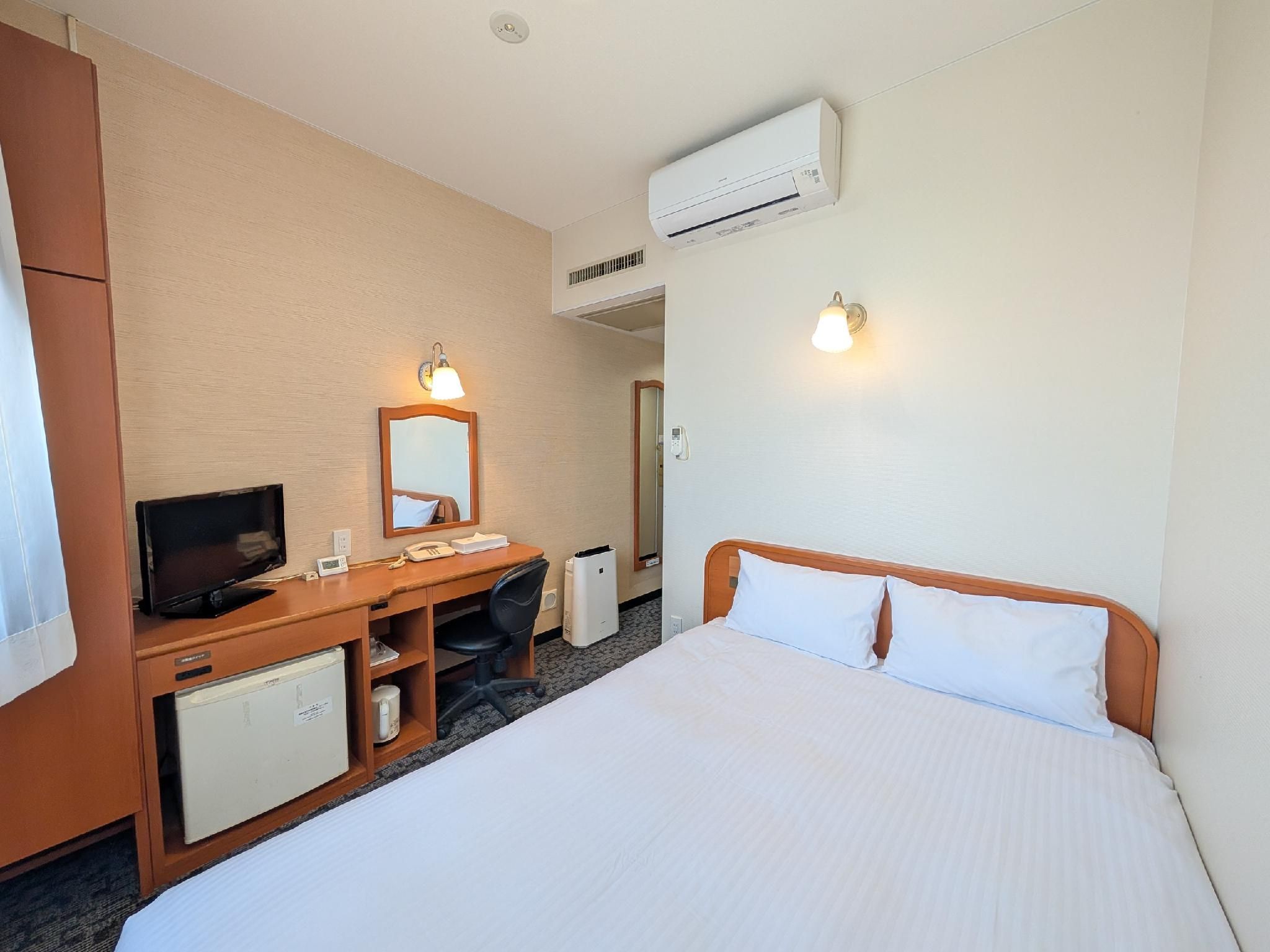 Semi-Double 1 Bed Smoking