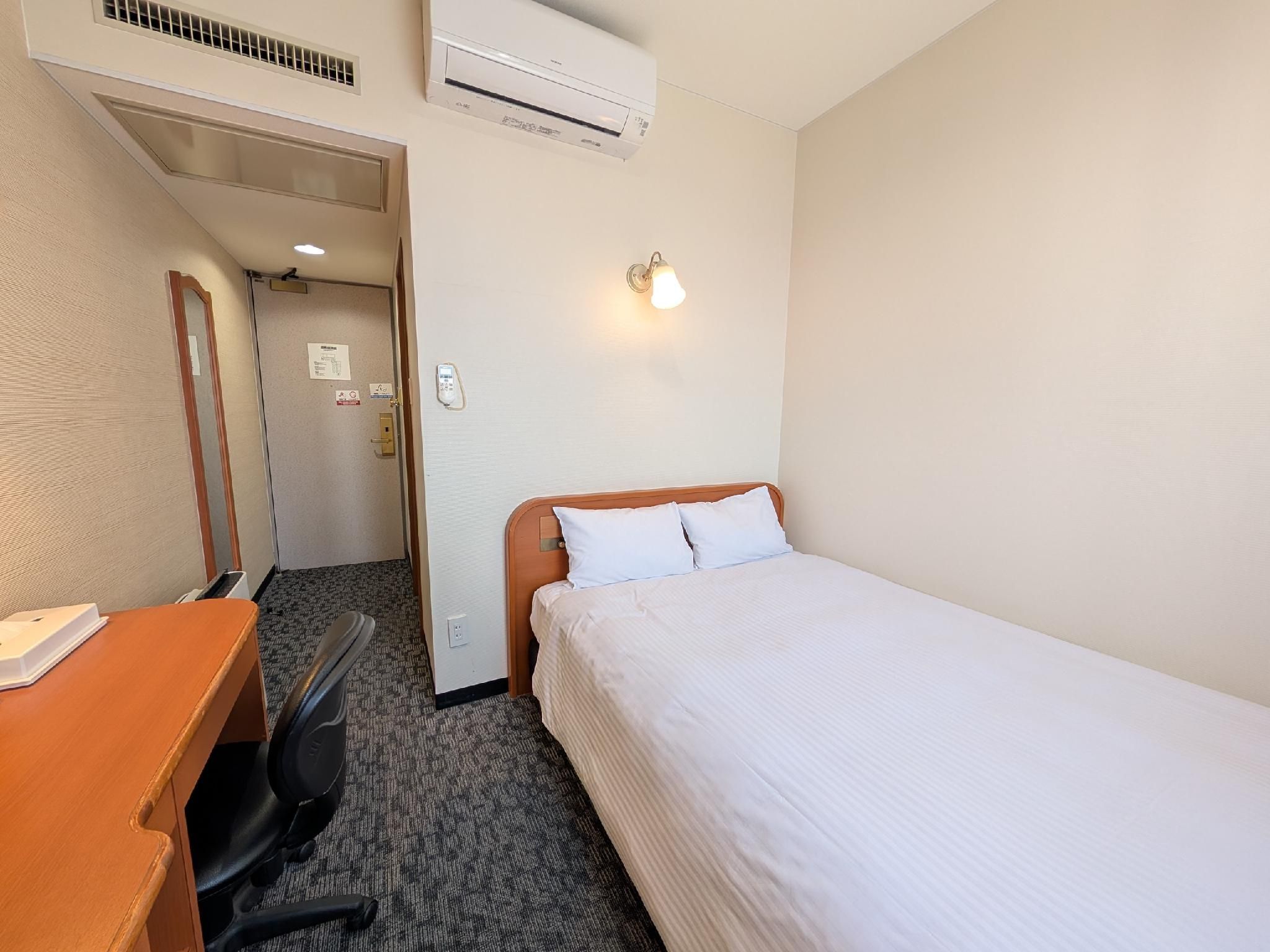 Semi-Double 1 Bed Smoking