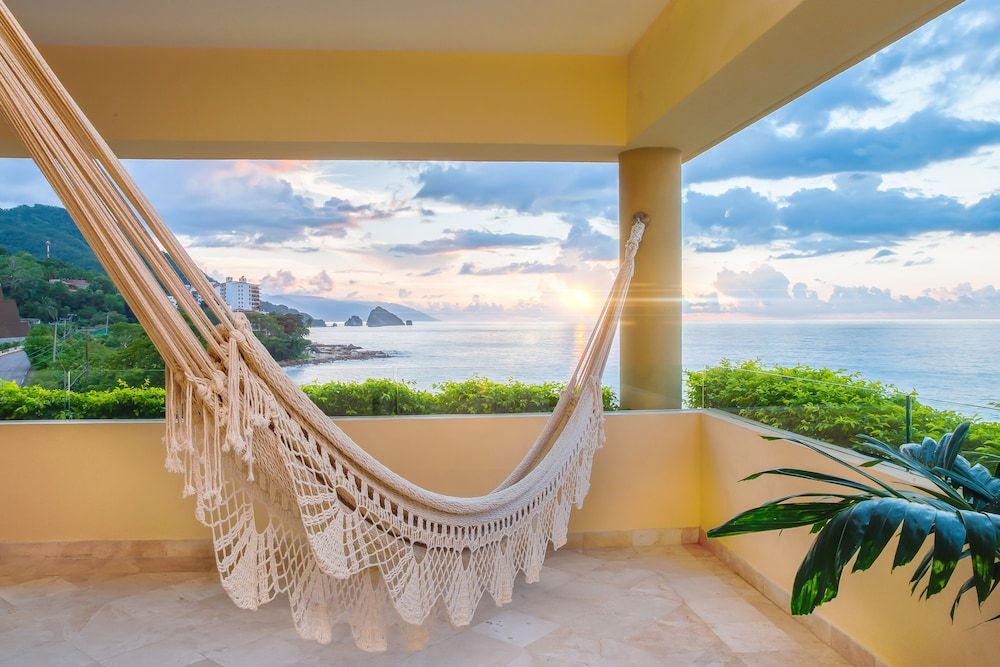 Honeymoon Suite