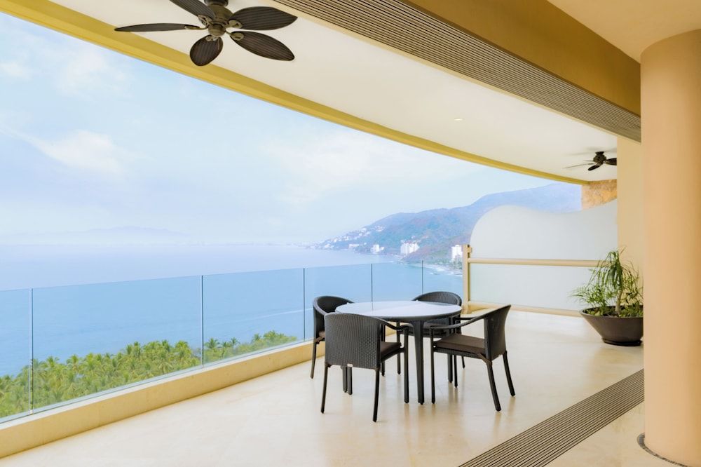 Three Bedroom Oceanfront Suite