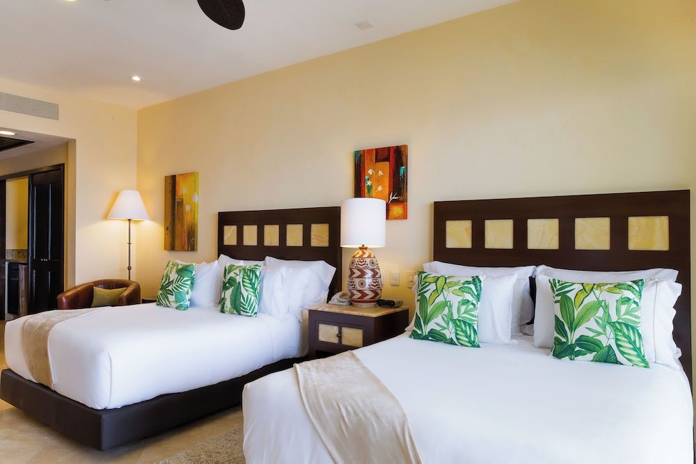 Deluxe Oceanfront One King