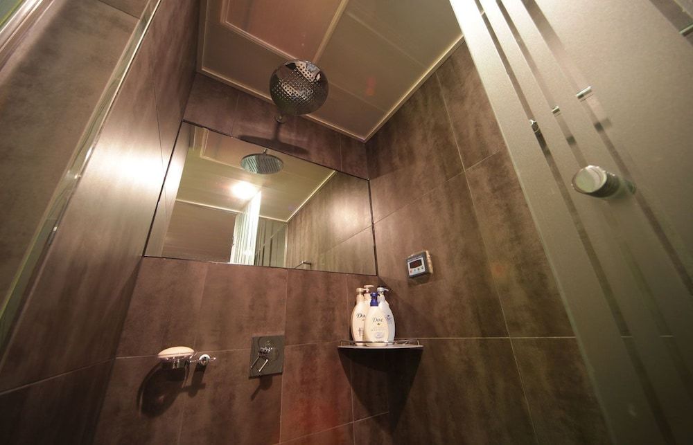 Nox Boutique Hotel Premium Twin Room 6