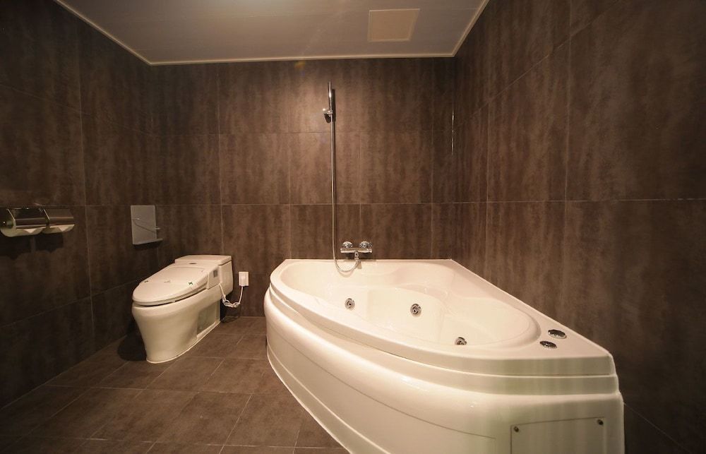 Nox Boutique Hotel Premium Twin Room 5