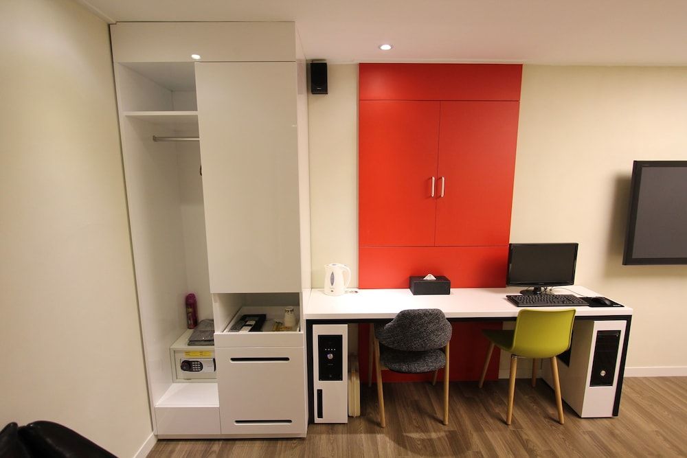 Nox Boutique Hotel Premium Twin Room 4