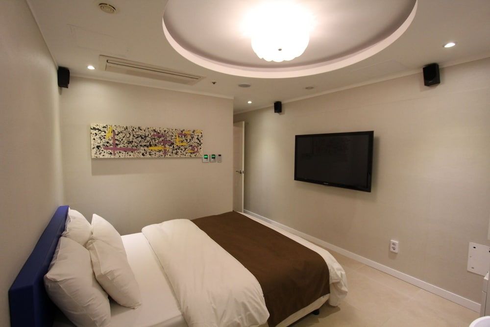 undefined Nox Boutique Hotel 2