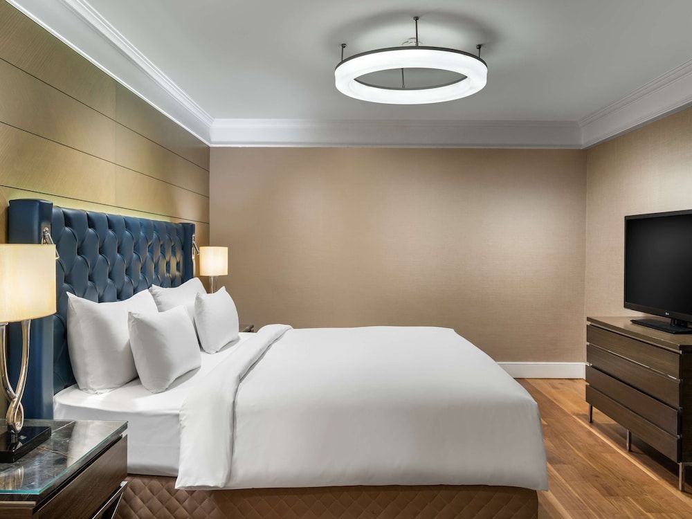 Superior Suite (Lounge Access)