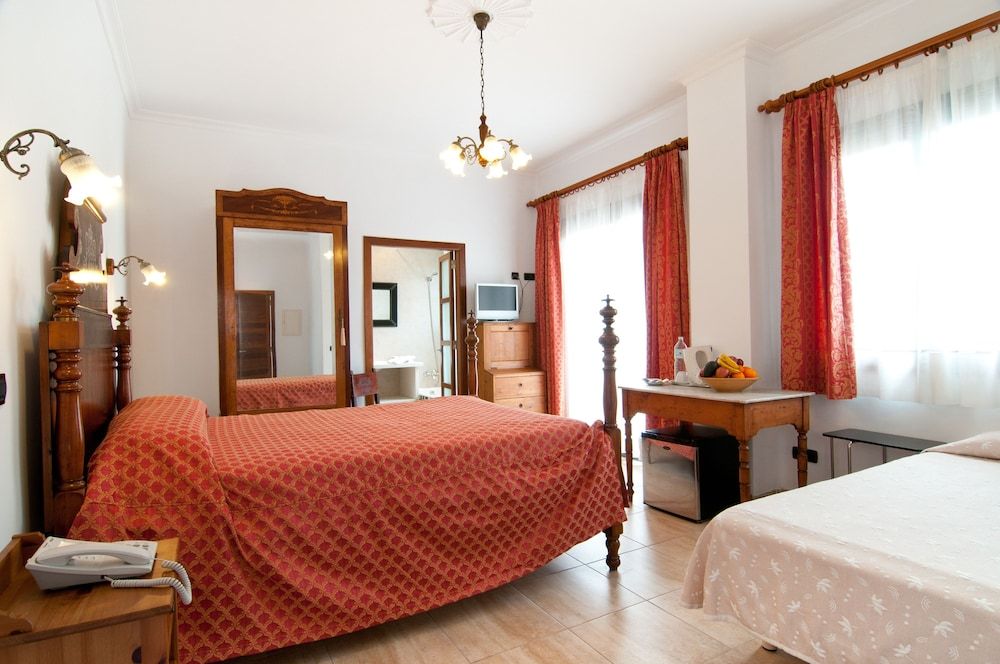 Hotel Segles Superior Double Room 4