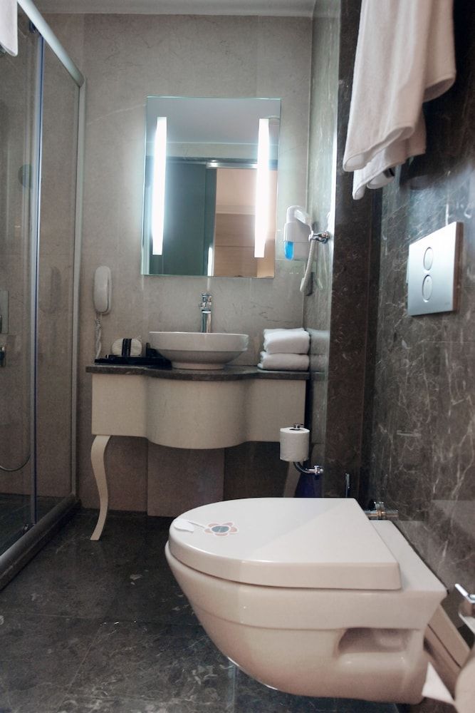 Hotel Le Mirage Standard Room 9