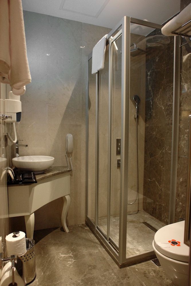 Hotel Le Mirage Standard Room 10