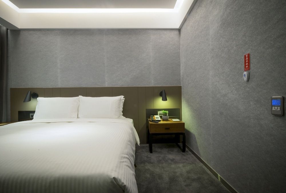 undefined CHECK inn Taipei Nanjing 7