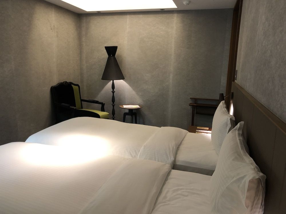 CHECK inn Taipei Nanjing Superior Twin Room 4