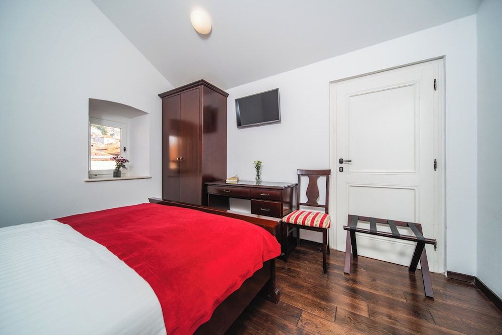 undefined SUNce Palace Apartments with free offsite parking 3