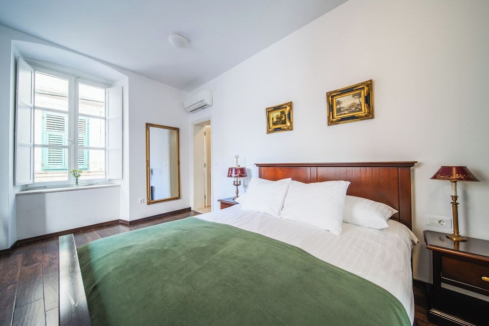 undefined SUNce Palace Apartments with free offsite parking 10