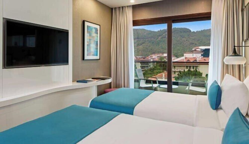 Superior Twin Room, 2 Twin Beds, Partial Sea View