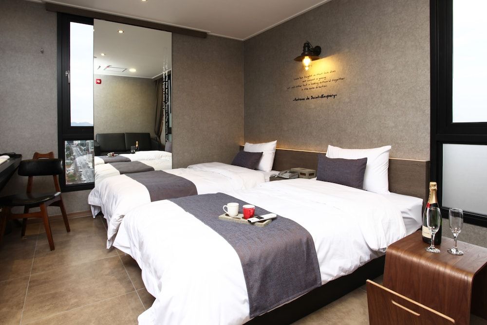 undefined S& Hotel 10