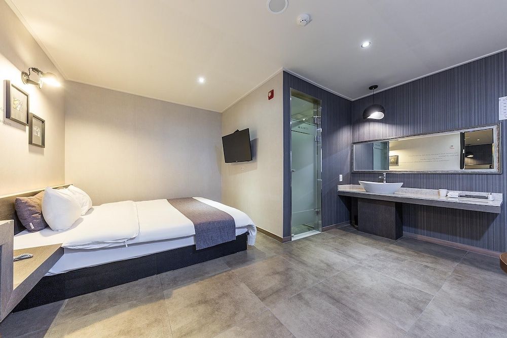 undefined S& Hotel 7