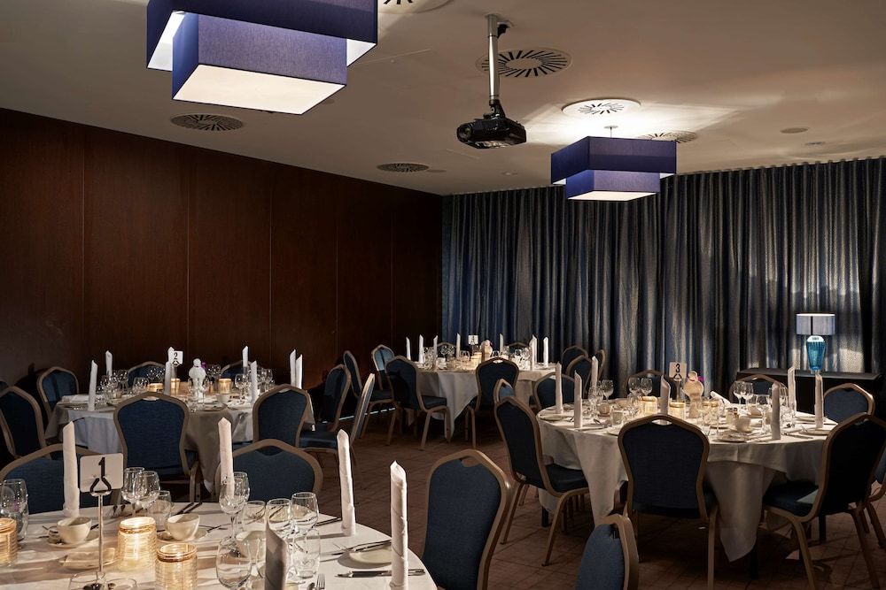 undefined Village Hotel Edinburgh 9