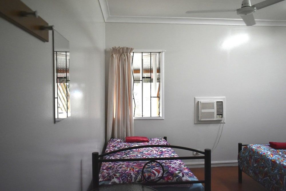 Travellers Paradise Heritage Historical Place - Hostel Deluxe Triple Room, Multiple Beds, Garden View 8