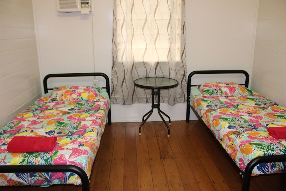 Travellers Paradise Heritage Historical Place - Hostel Deluxe Twin Room, 1 Bedroom, Garden View 2