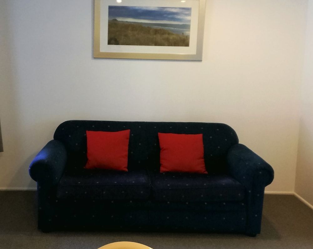 Pacific Motor Inn Standard One Bedroom Suite 8