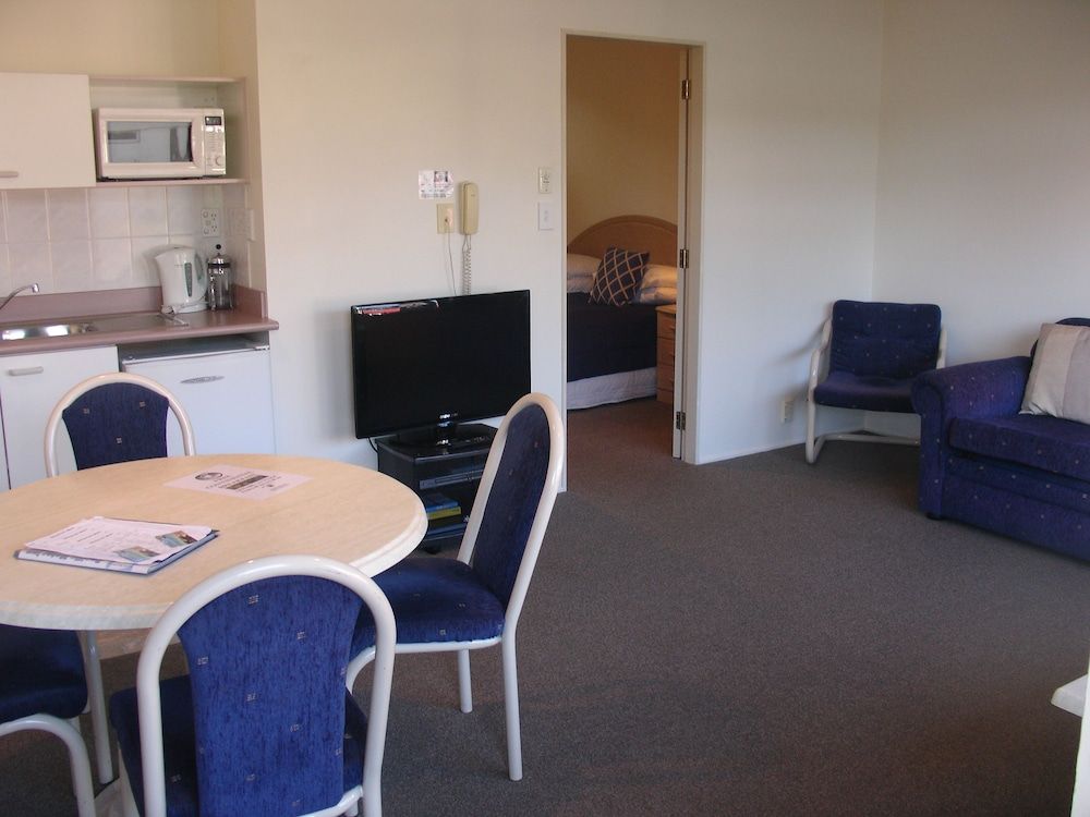 Pacific Motor Inn Standard One Bedroom Suite 6