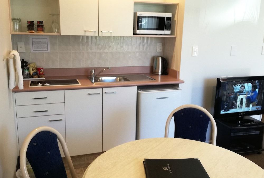 Pacific Motor Inn Standard One Bedroom Suite 5