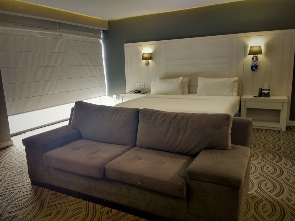 Suite, 1 King Bed, City View