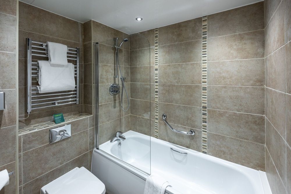 Holiday Inn Manchester - Oldham by IHG Premium Room 5