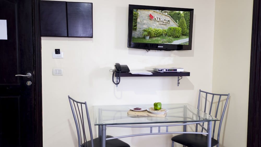 NewCity Suites & Apartments Junior One-Bedroom Suite with Kitchenette 7