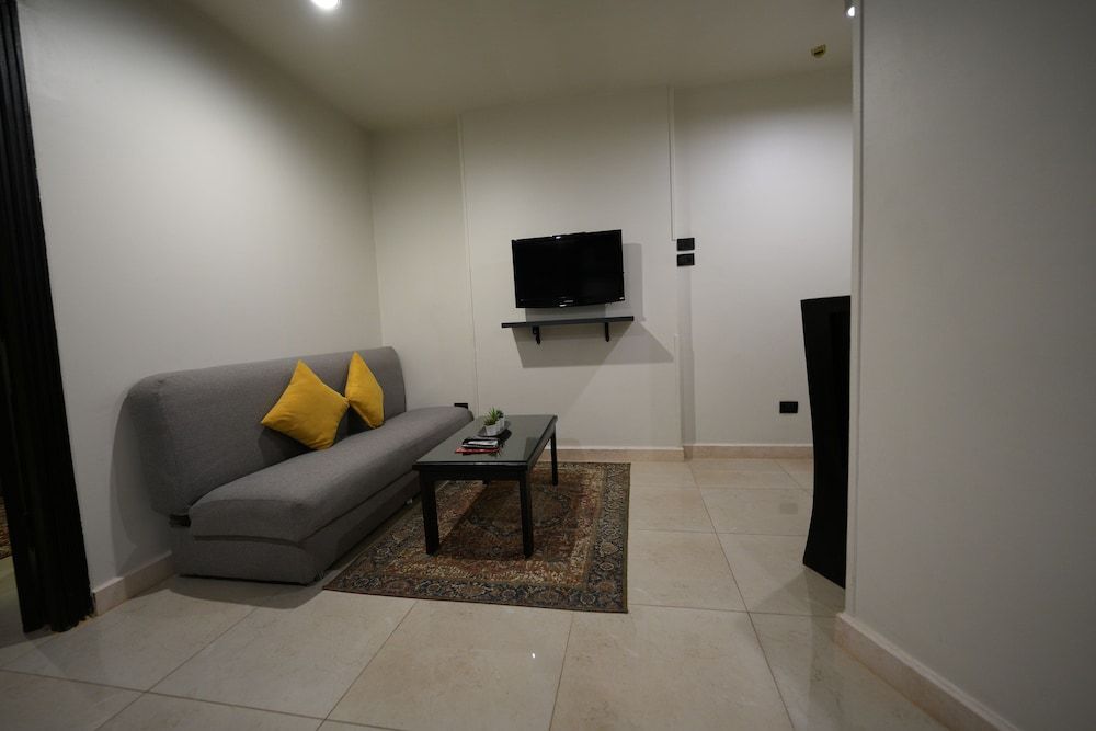 NewCity Suites & Apartments Family Suite, 2 Bedrooms, Kitchenette 11