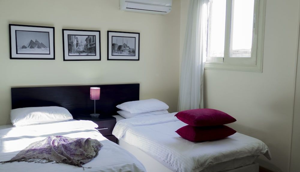 NewCity Suites & Apartments Junior One-Bedroom Suite with Kitchenette 2