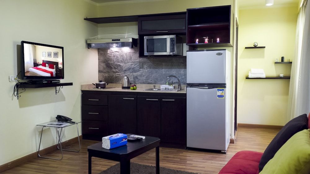 NewCity Suites & Apartments Junior One-Bedroom Suite with Kitchenette 6