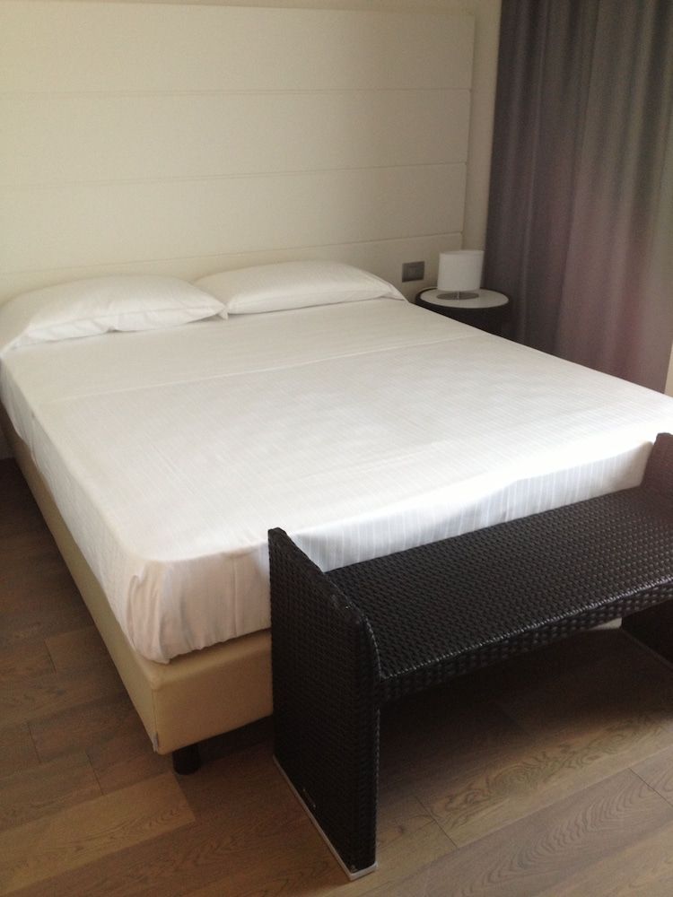 Tag Hotel Business Room