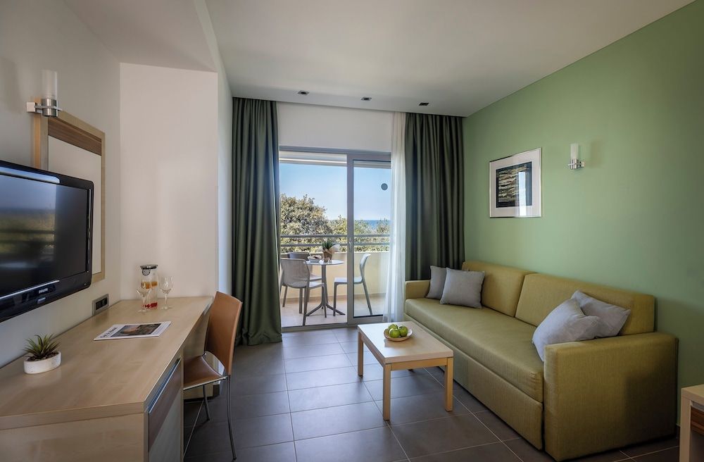 Premium Triple Room, Balcony