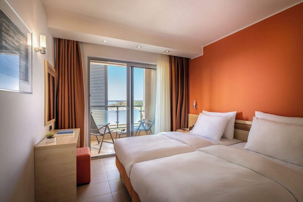 Superior Apartment, 2 Bedrooms (for 5)