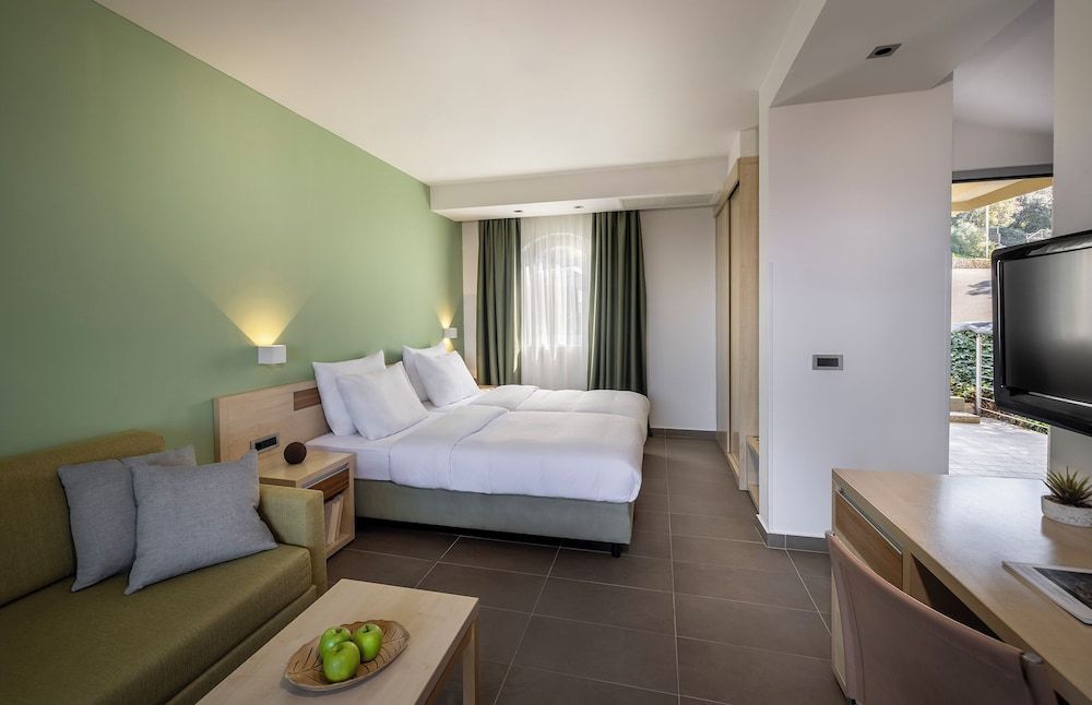 Premium Triple Room, Balcony