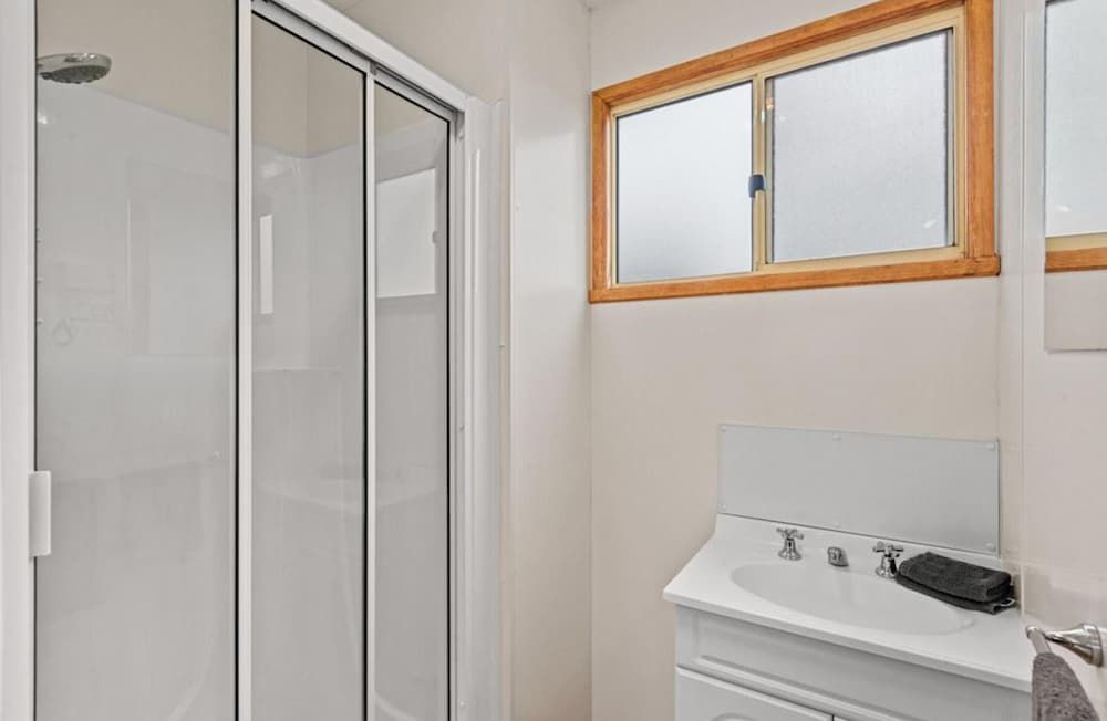 Discovery Parks - Devonport Superior Oceanview Cottage 3