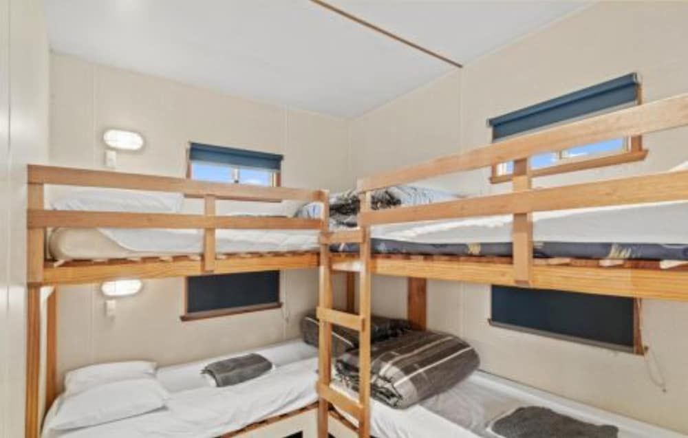 Discovery Parks - Devonport Superior Oceanview Cottage