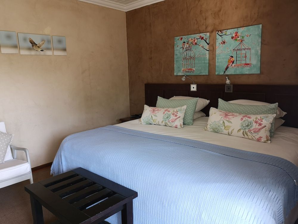Luxury Bird Room