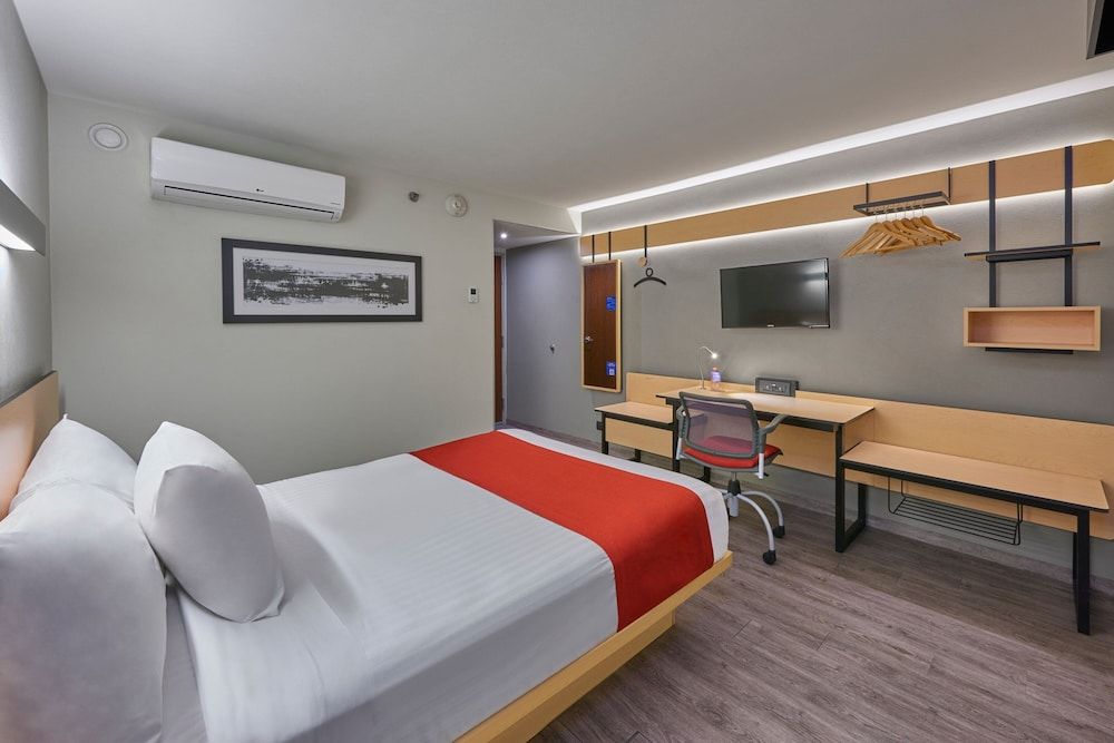 City Express by Marriott Salamanca Room, 2 Double Beds, Non Smoking 4