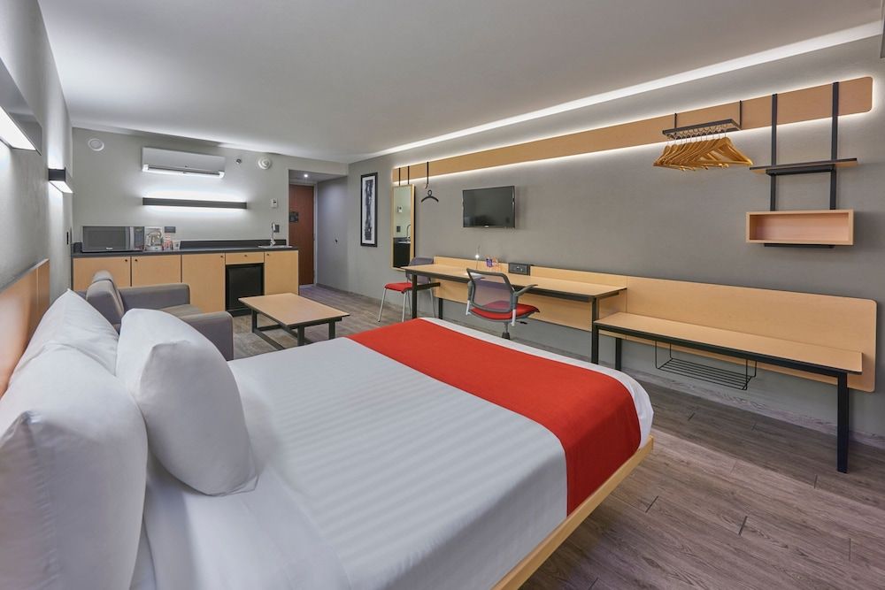 City Express by Marriott Salamanca Superior Room, 1 Queen Bed with Sofa bed 3