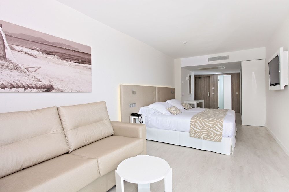 Iberostar Waves Cala Millor -Adults Only Double Room, Balcony, Sea View 2