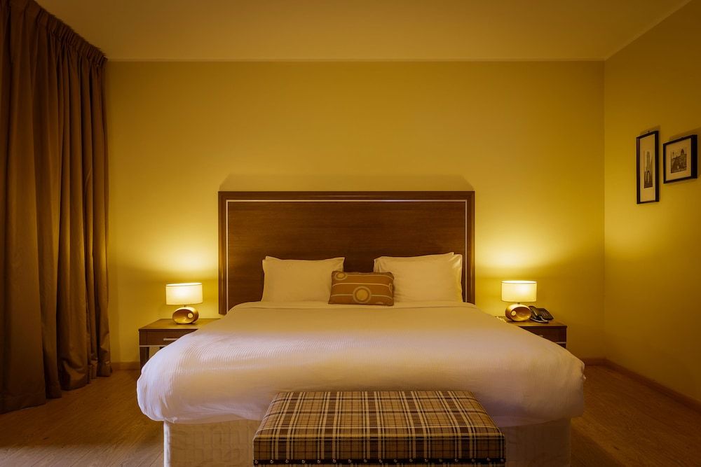 Superior Club Room