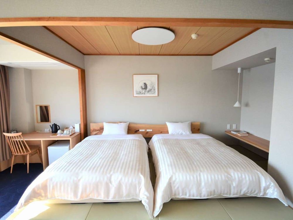 Premium Twin Room, Non Smoking Angel Road View