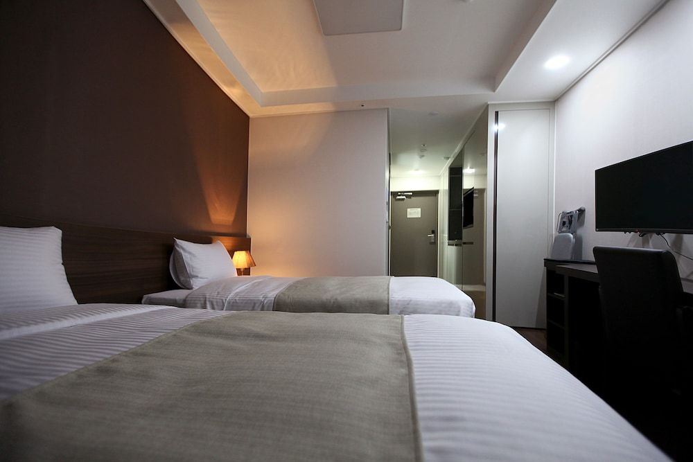 Urban Place Gangnam Standard Twin Room 2